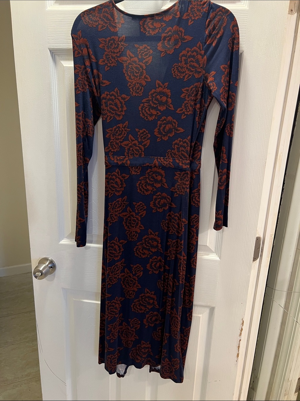 Forever 21 Navy Wrap Dress with Rust Floral Print - Picture 6 of 7